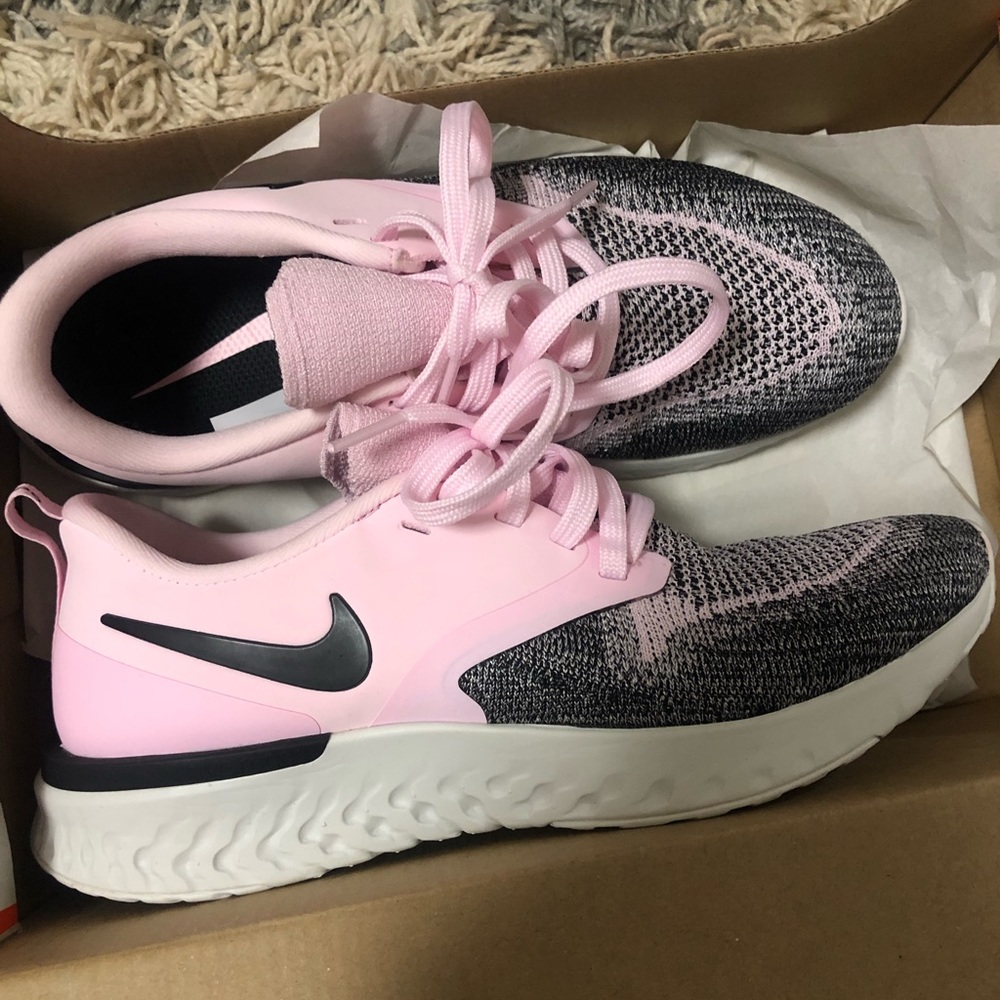 NEVER WORN Women’s Nike Odyssey React 2 Flyknit